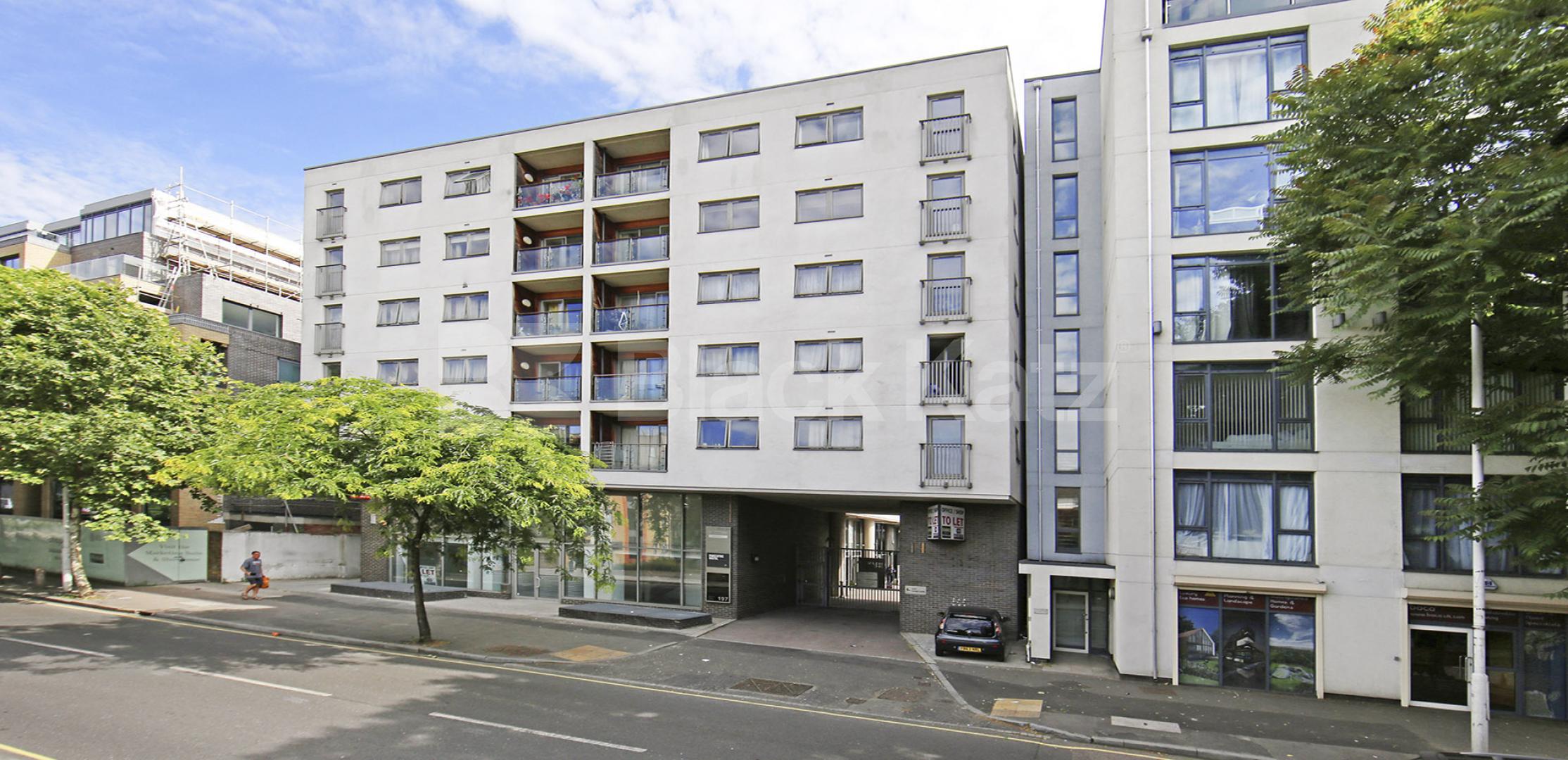 			LET , 1 Bedroom, 1 bath, 1 reception Apartment			 Long Lane, London Bridge